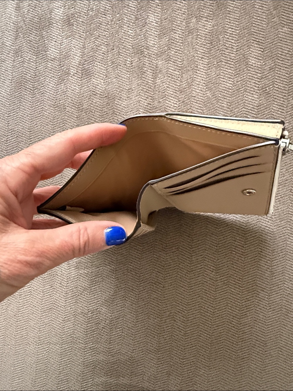 COACH Chalk Pebbled Leather Compact Wallet with Silver Logo - Picture 3 of 5